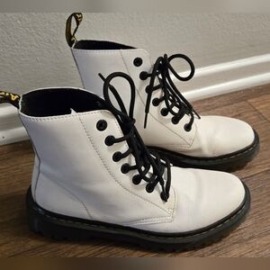 Docs Dr. Martens LUANA white combat boots  Women's 8 / 39